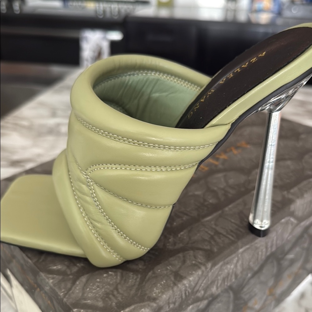 Azalea Wang Posh Khaki Hit the City Sandles Sz 7.5- Viral New Heels retails 109$ - Picture 11 of 17